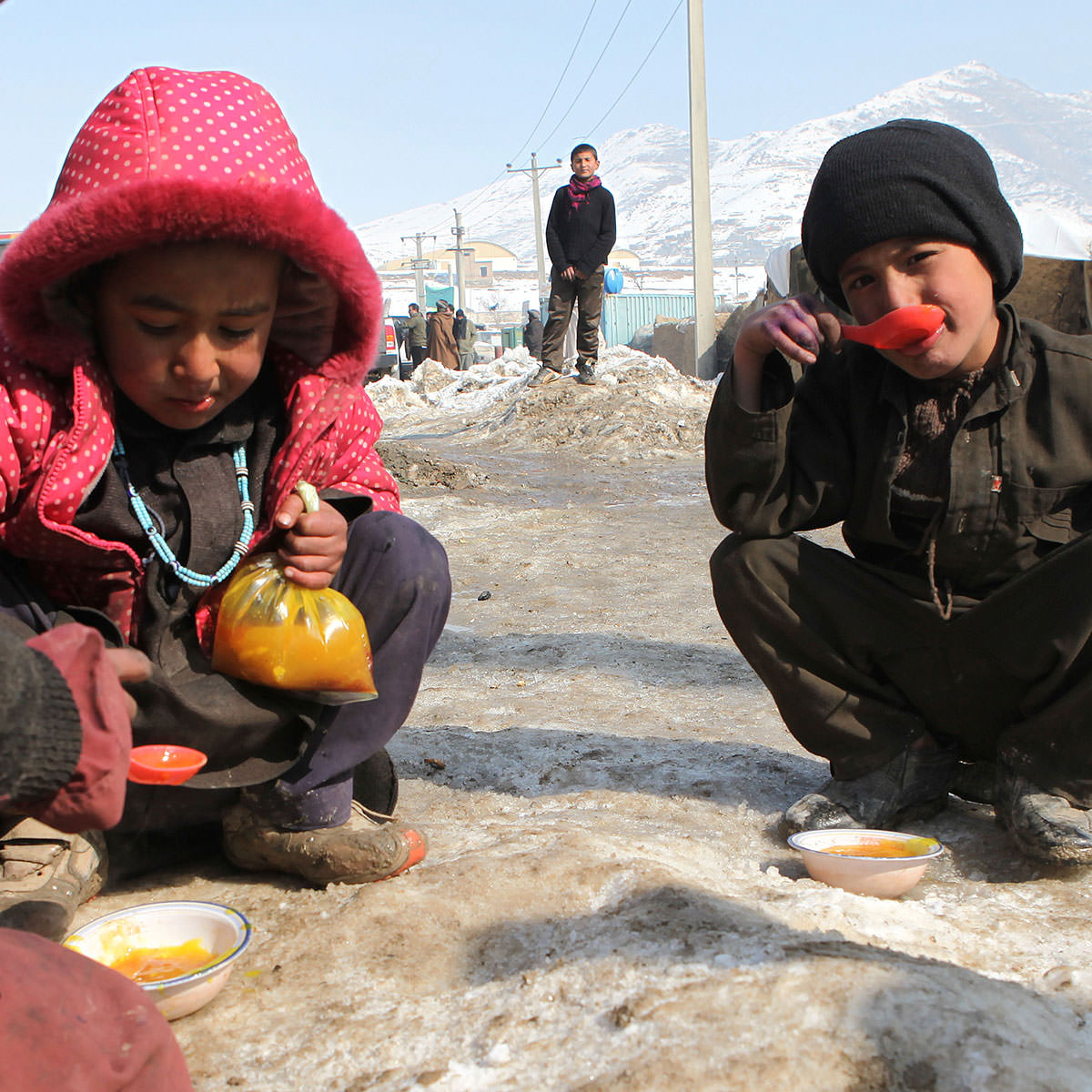 Lebensmittel Aktion für afghanische Kinder